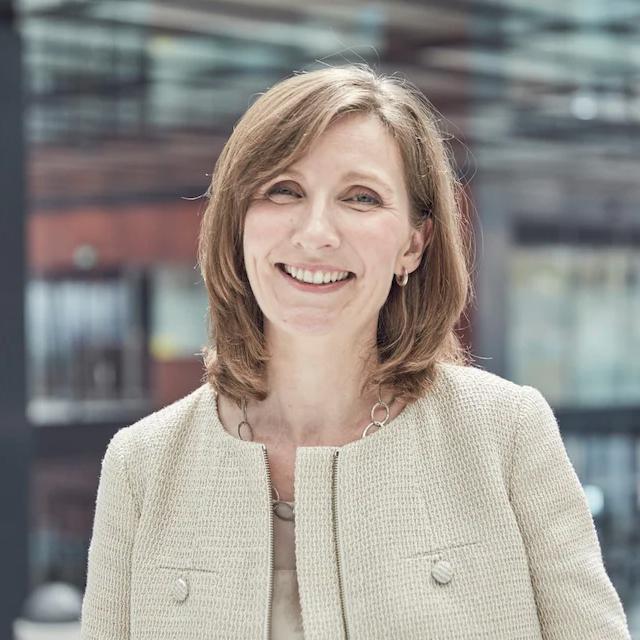 Moira Gilchrist, Vicepresidenta de Comunicación Estratégica y Científica del Philip Morris Internacional
